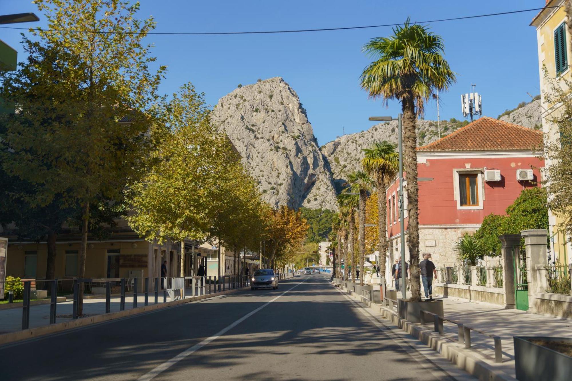 Sunny Apartment Omiš Exteriör bild